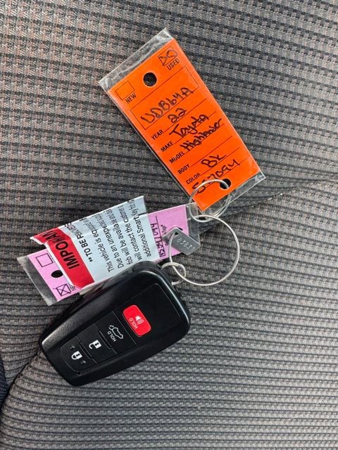 Used 2022 Toyota Highlander LE image 17