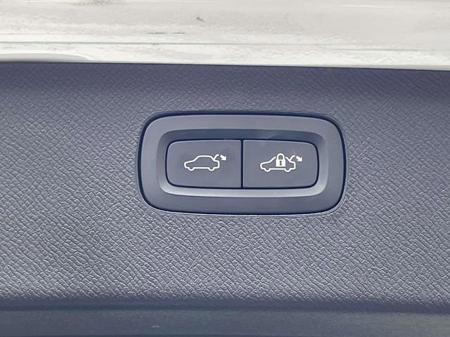 Used 2023 Volvo XC90 B6 Core w/ Climate Package image 14