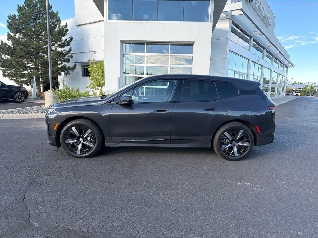 Used 2024 BMW iX xDrive50 w/ Premium Package AWD/4WD image 2