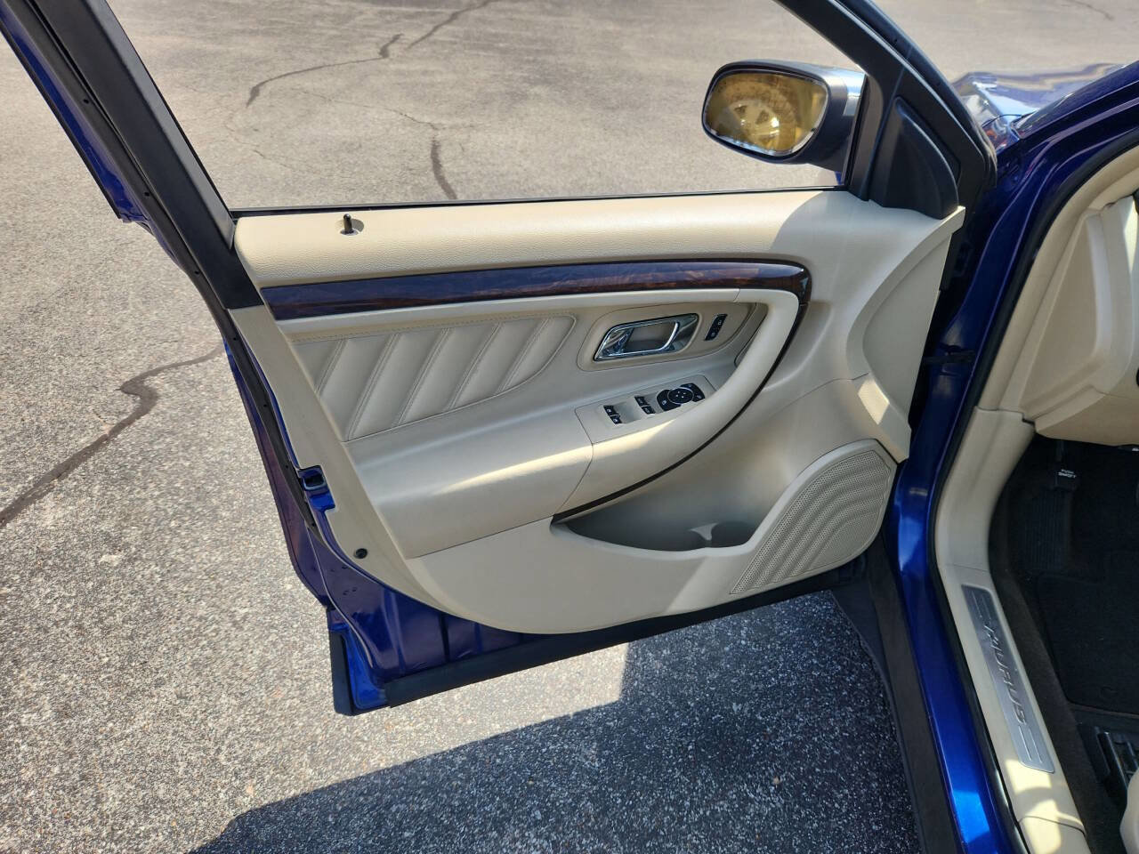 Used 2013 Ford Taurus Limited FWD image 8