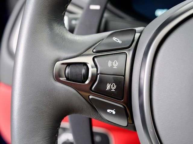 Used 2022 Aston Martin V8 Vantage Roadster image 15