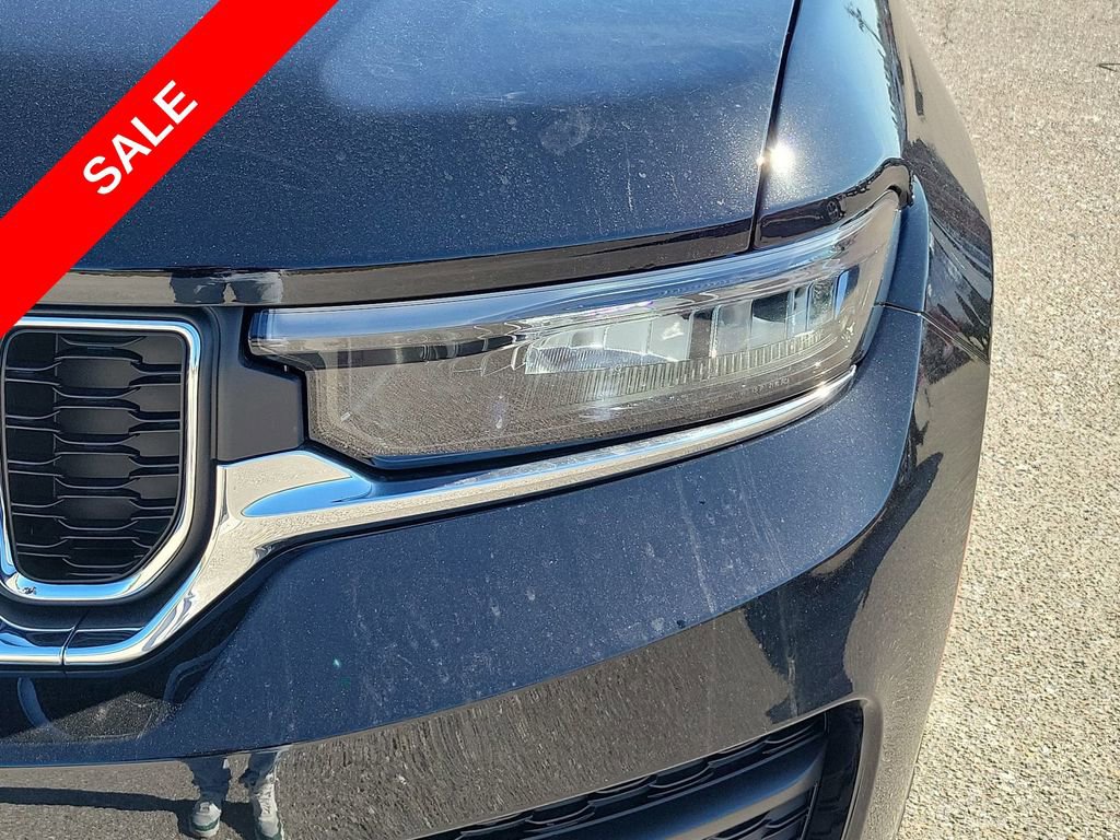 New 2025 Jeep Grand Cherokee Laredo w/ Luxury Tech Group I image 16