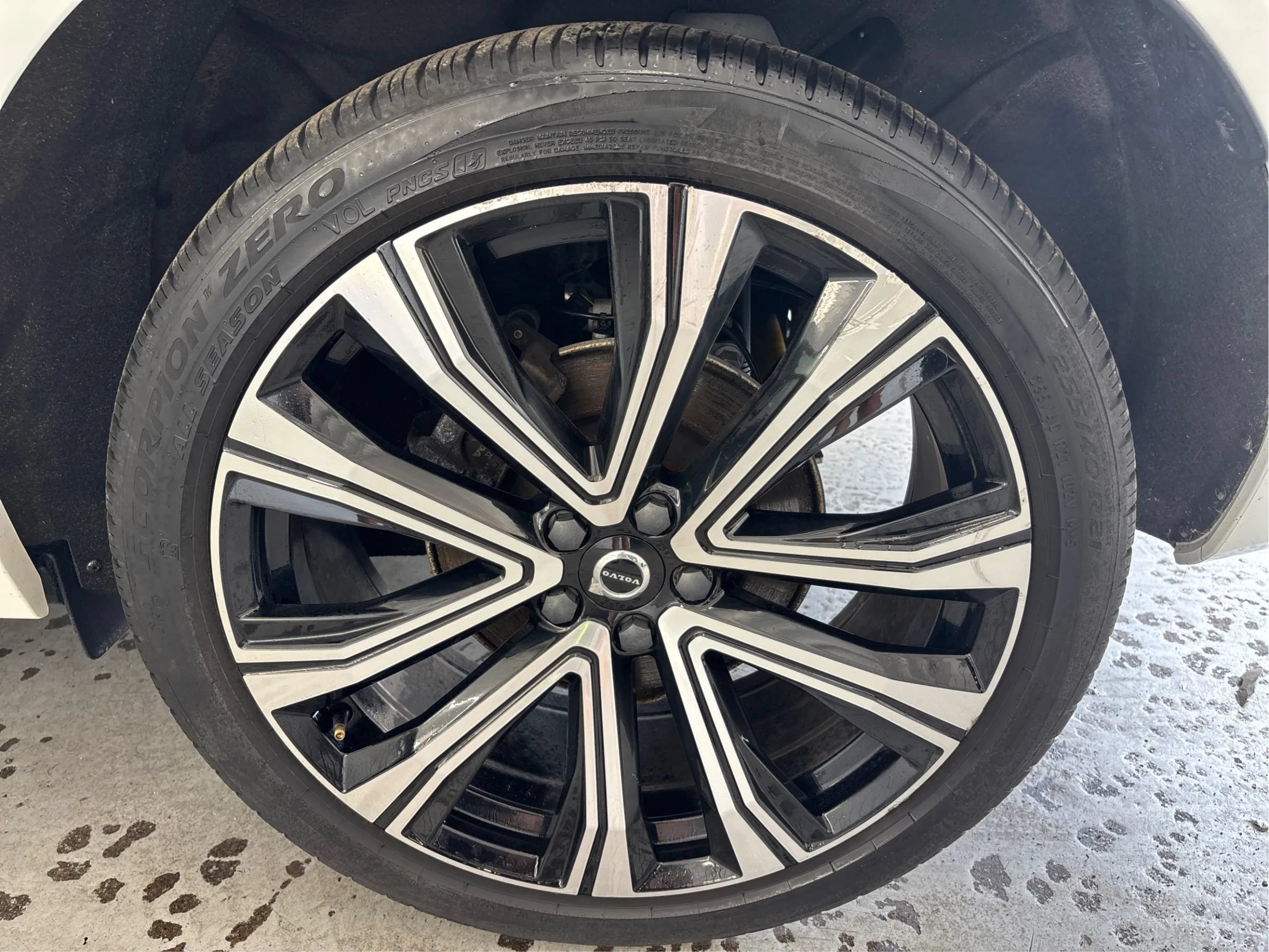 Used 2023 Volvo XC60 B5 Ultimate w/ Climate Package AWD/4WD image 30