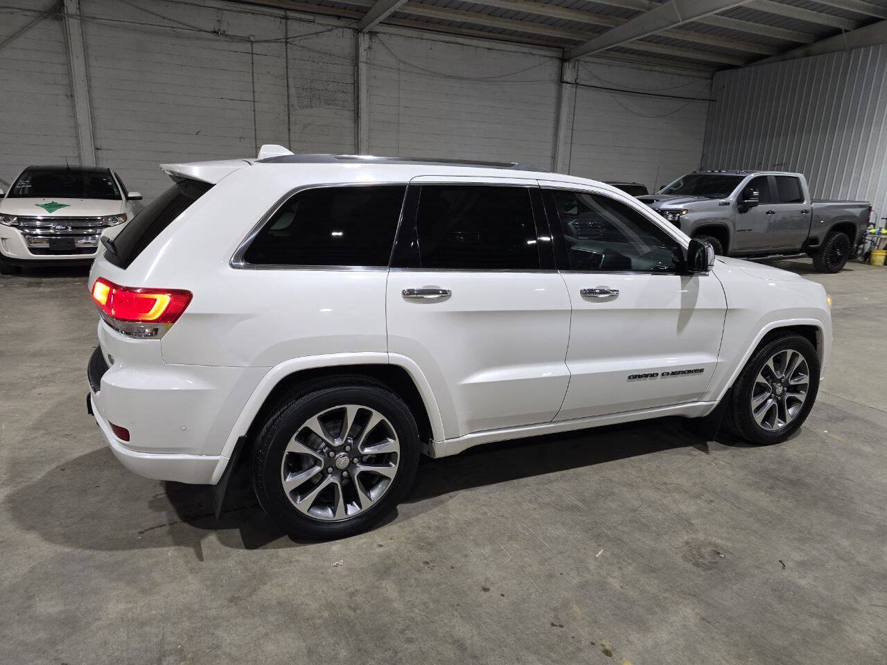 Used 2018 Jeep Grand Cherokee Overland AWD/4WD image 13