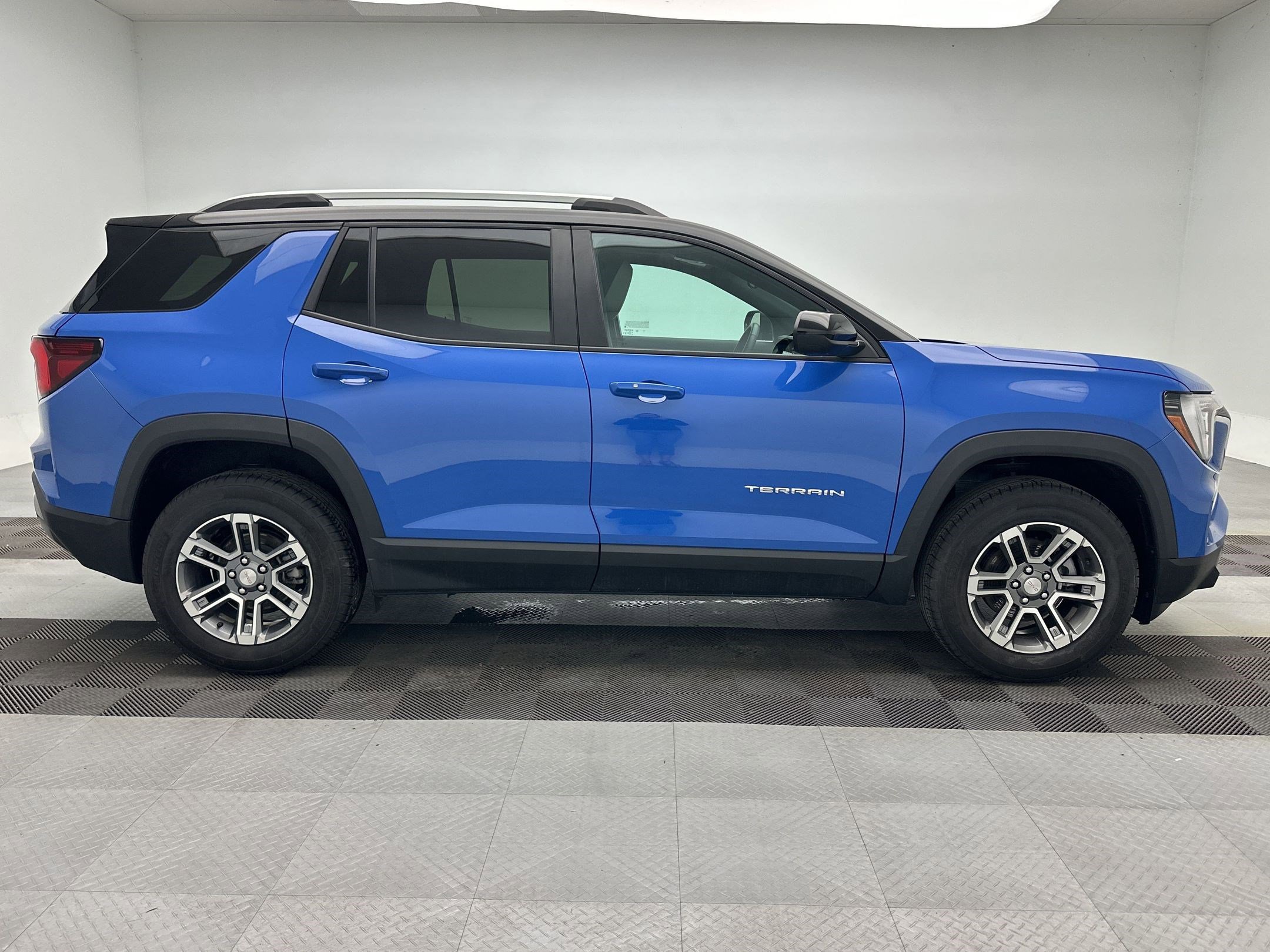 Certified 2025 GMC Terrain Elevation w/ Elevation Premium Package AWD/4WD image 8