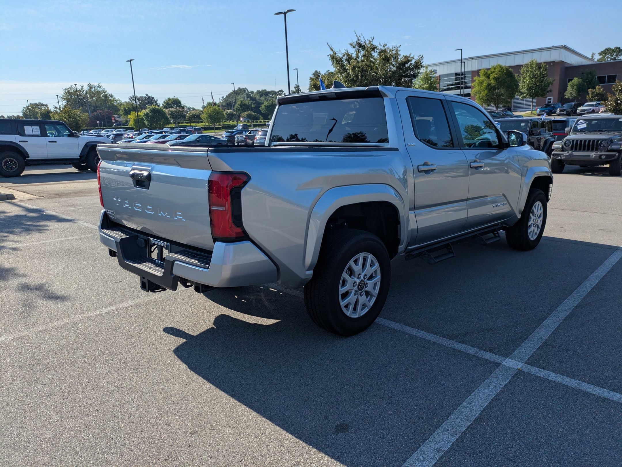 Used 2025 Toyota Tacoma SR5 AWD/4WD image 4