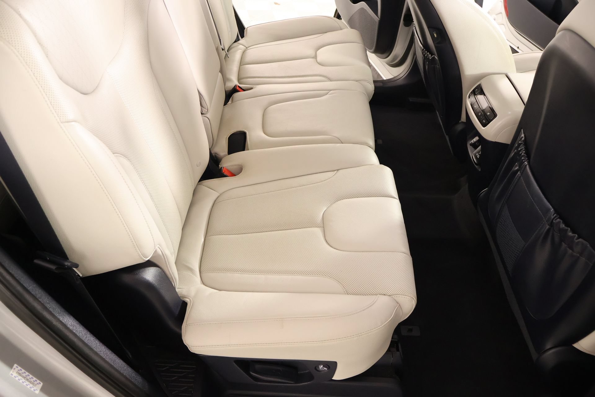 Used 2022 Hyundai Palisade SEL w/ 8P Bench Seat Package FWD image 16