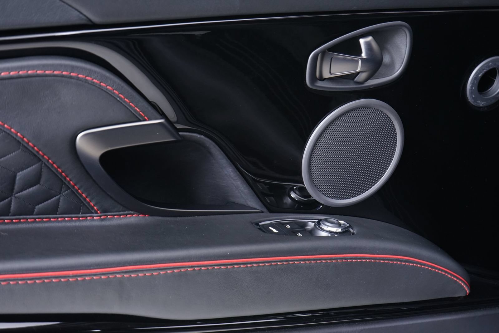 Used 2019 Aston Martin DBS Superleggera RWD image 21