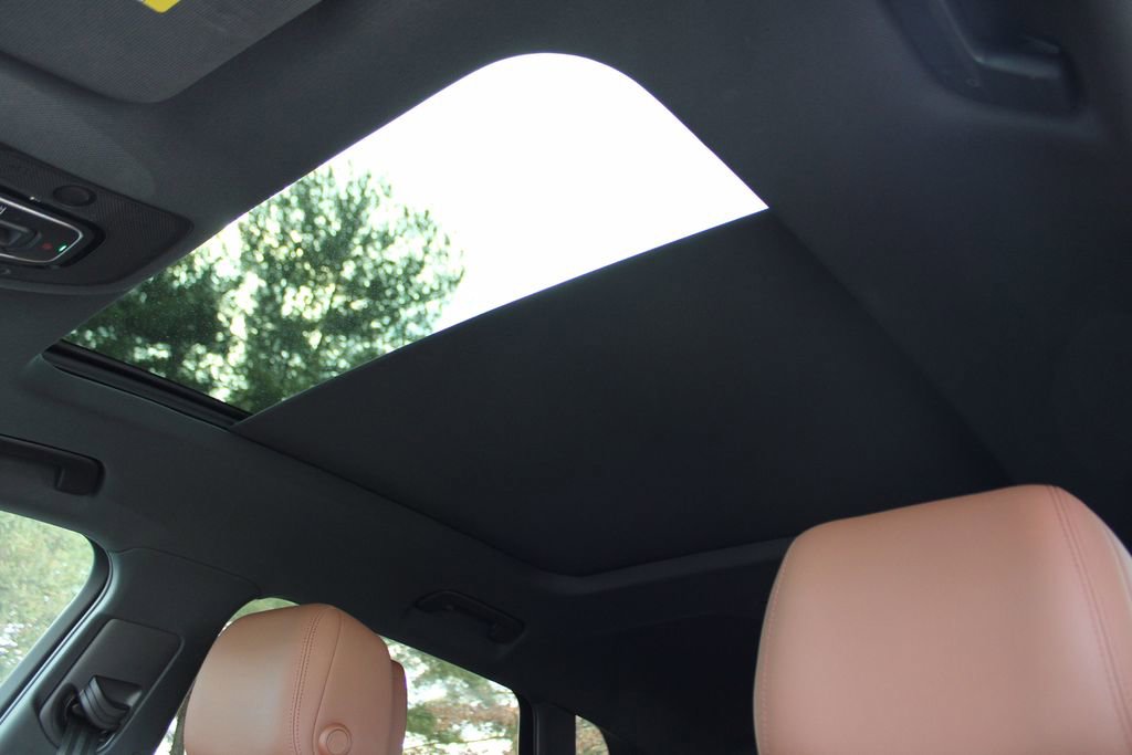 Used 2022 Audi e-tron Premium w/ Towing Package image 31