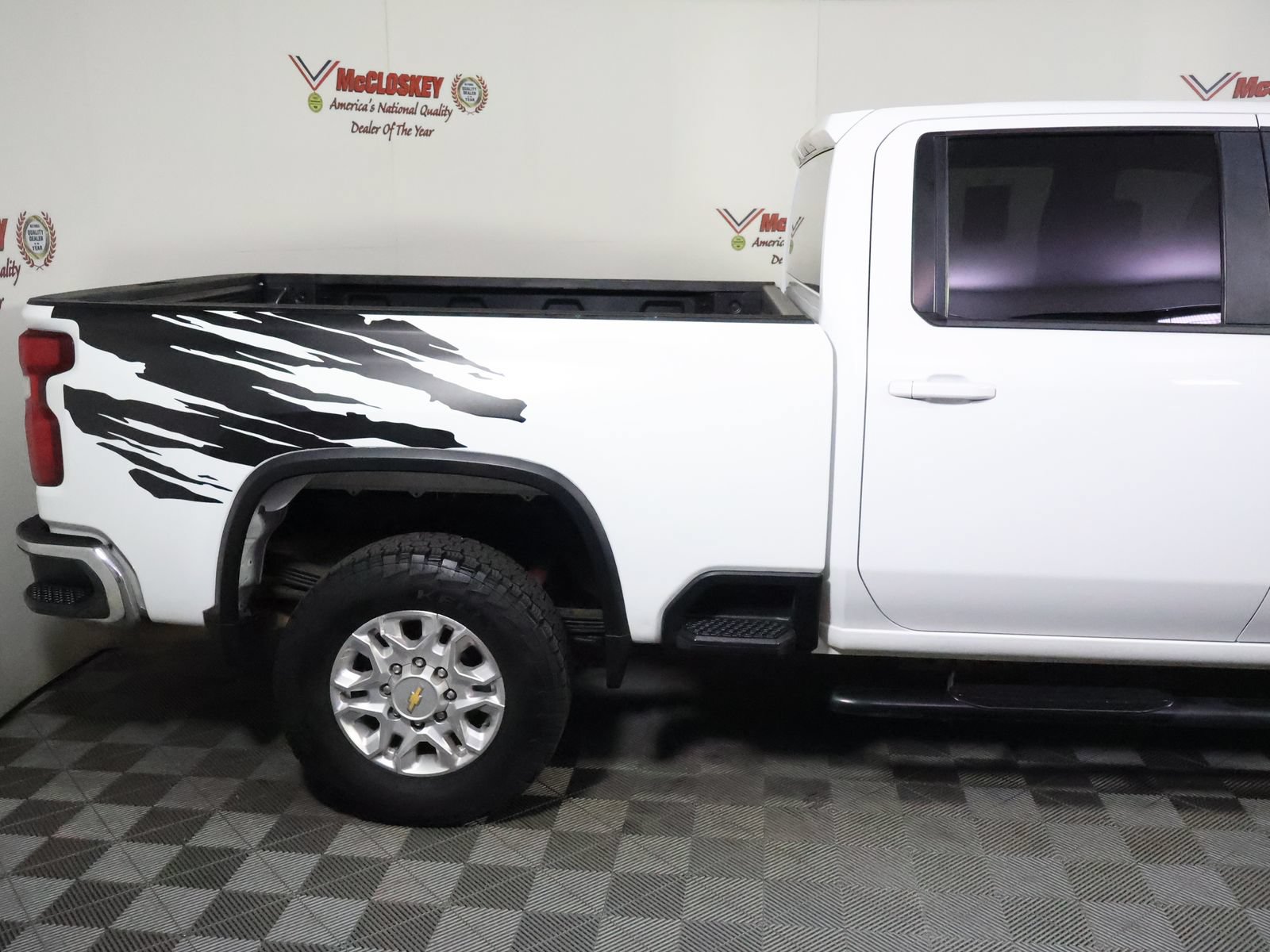 Used 2021 Chevrolet Silverado 2500 LT w/ Z71 Off-Road Package AWD/4WD image 4