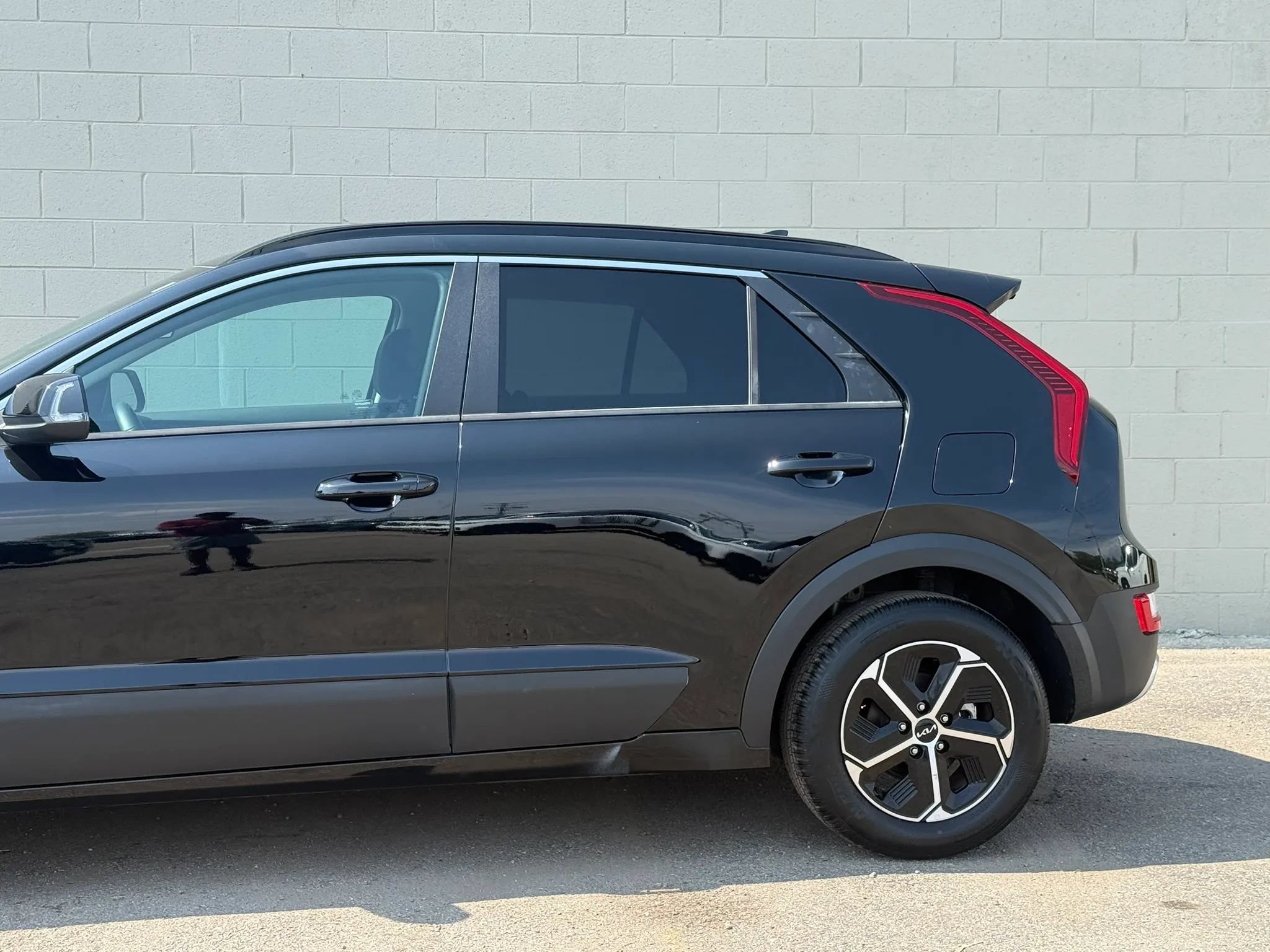 Used 2024 Kia Niro EX FWD image 4
