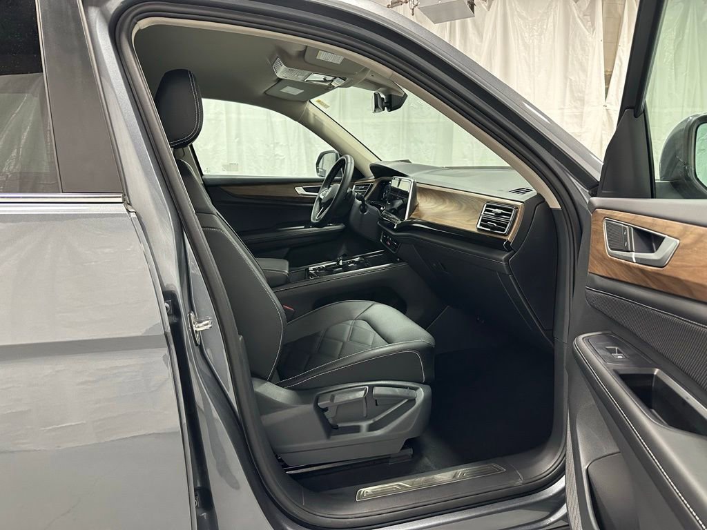 Used 2025 Volkswagen Atlas SE AWD/4WD image 60