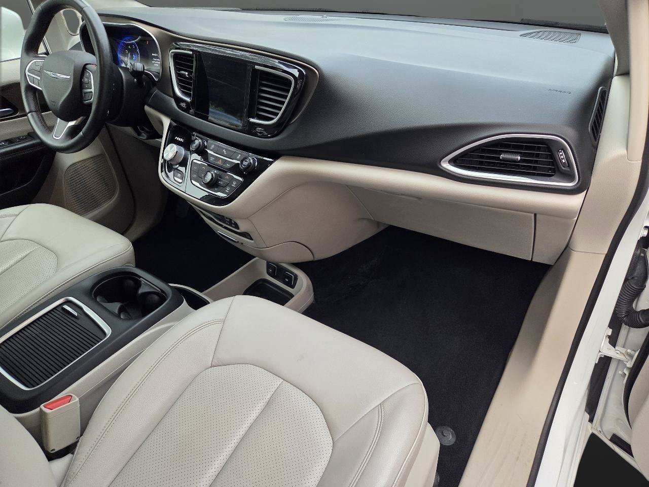 Used 2017 Chrysler Pacifica Touring-L Plus w/ Tire & Wheel Group FWD image 20