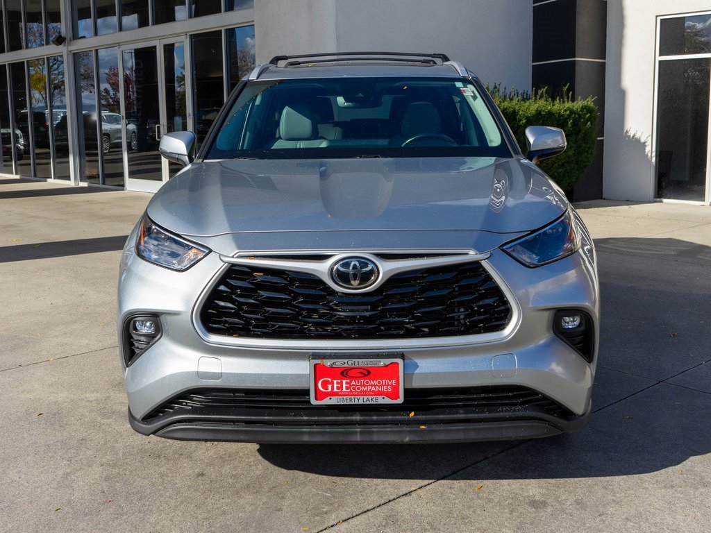 Used 2023 Toyota Highlander L image 2