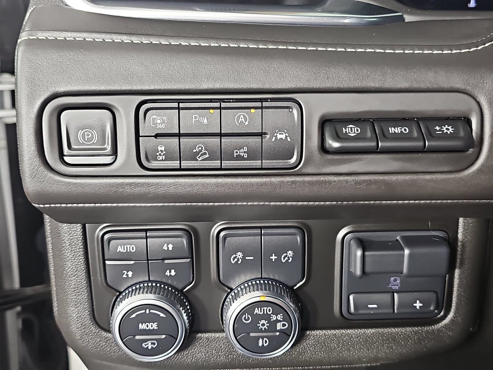 Used 2023 GMC Yukon XL Denali Ultimate AWD/4WD image 22