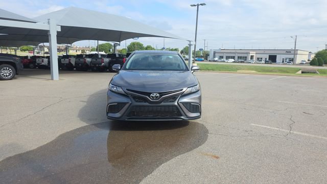 Used 2024 Toyota Camry SE w/ Convenience Package FWD image 3