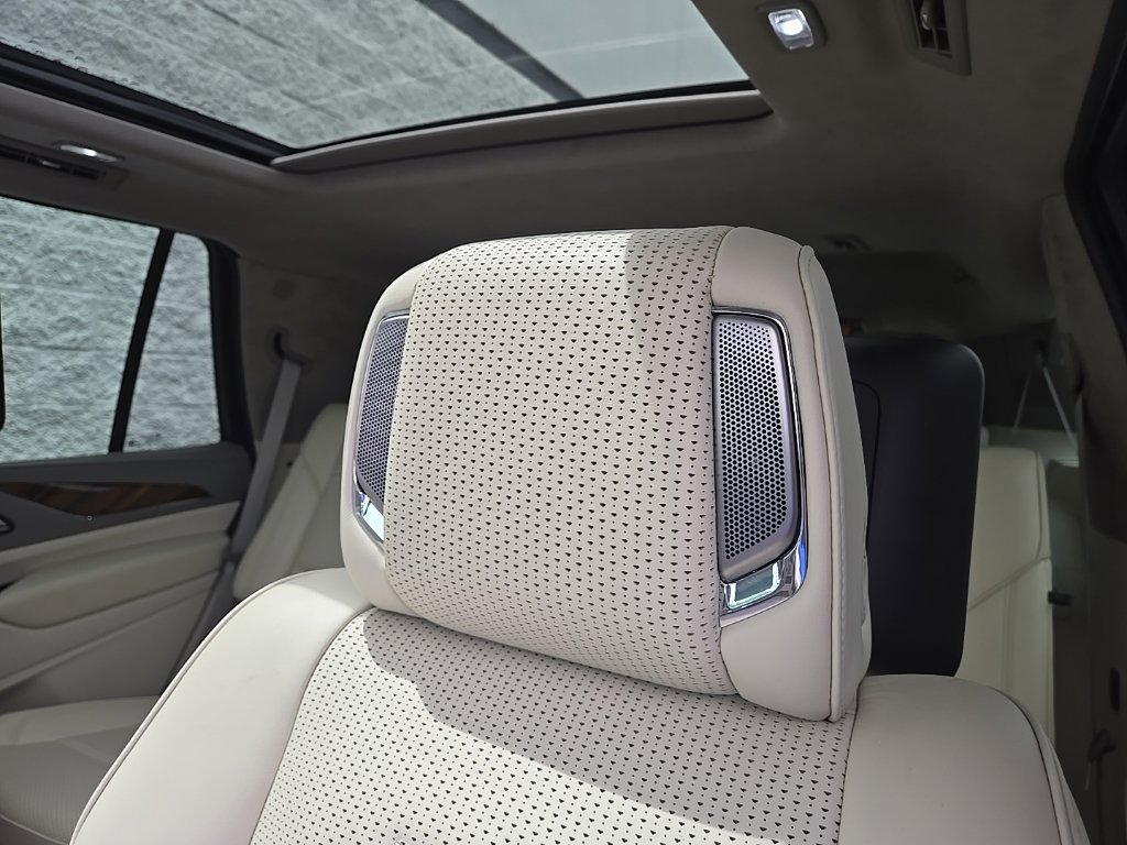 Certified 2024 Cadillac Escalade Sport Platinum w/ LPO, Floor Liner Package AWD/4WD image 18