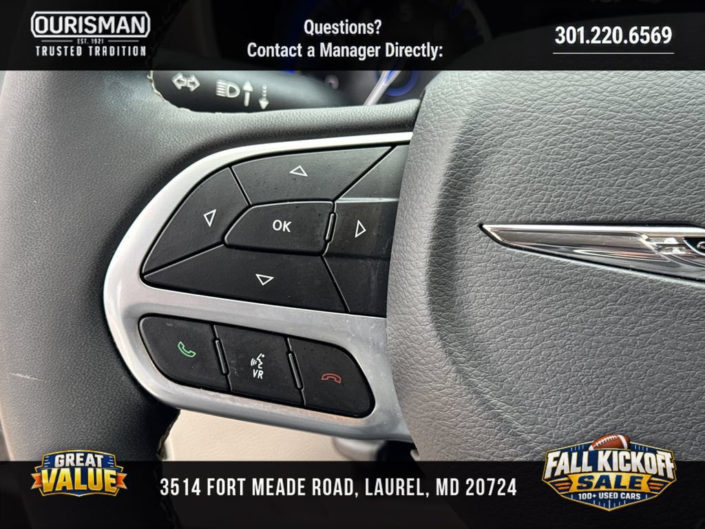 Used 2024 Chrysler Pacifica Touring-L FWD image 24