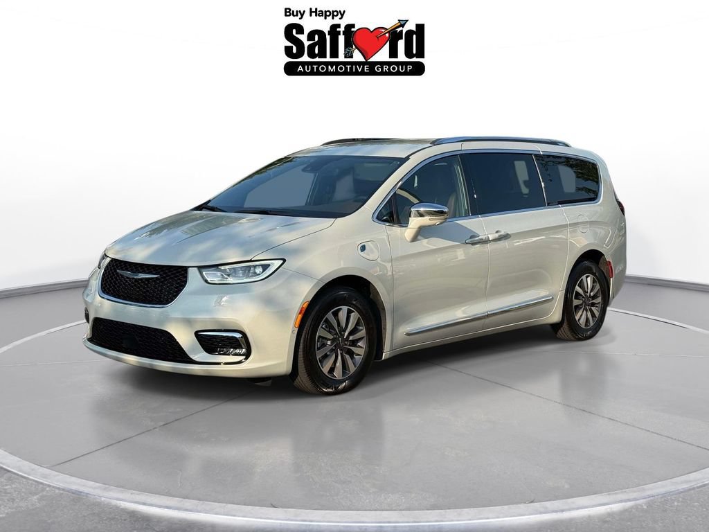 Used 2021 Chrysler Pacifica Limited w/ Uconnect Theater Family Group