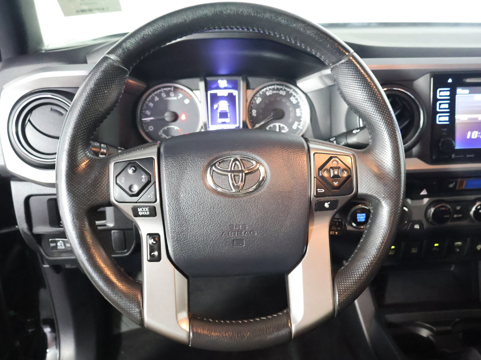 Used 2016 Toyota Tacoma Limited w/ Towing Package AWD/4WD image 32