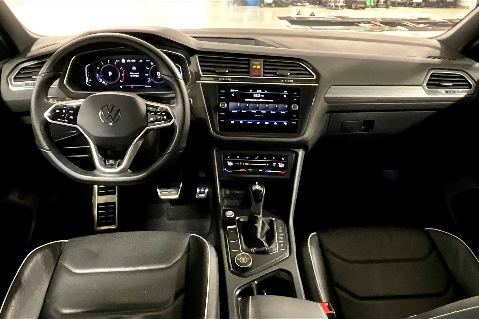 Used 2022 Volkswagen Tiguan SEL R-Line image 14