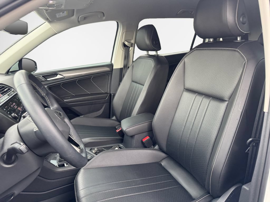 Used 2022 Volkswagen Tiguan SE AWD/4WD image 12