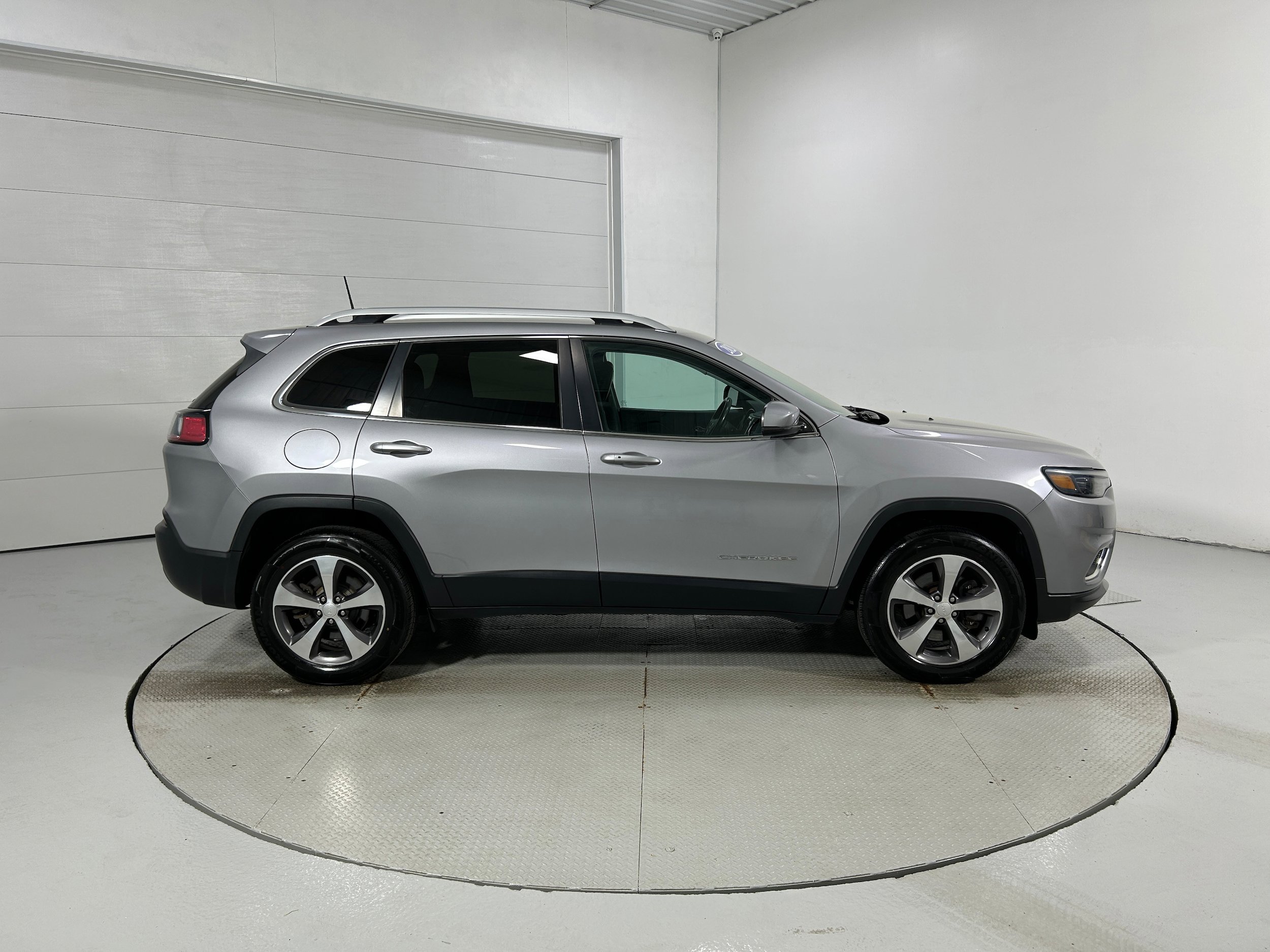 Used 2020 Jeep Cherokee Limited AWD/4WD image 37