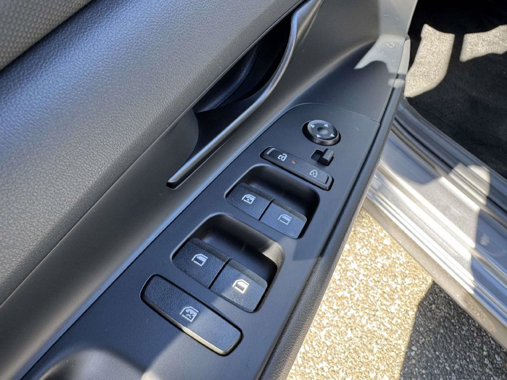 Used 2026 Hyundai Elantra SEL Sport Premium FWD image 17