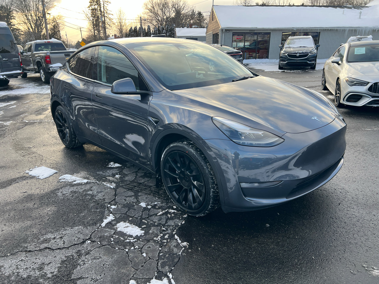 Used 2024 Tesla Model Y Long Range image 3