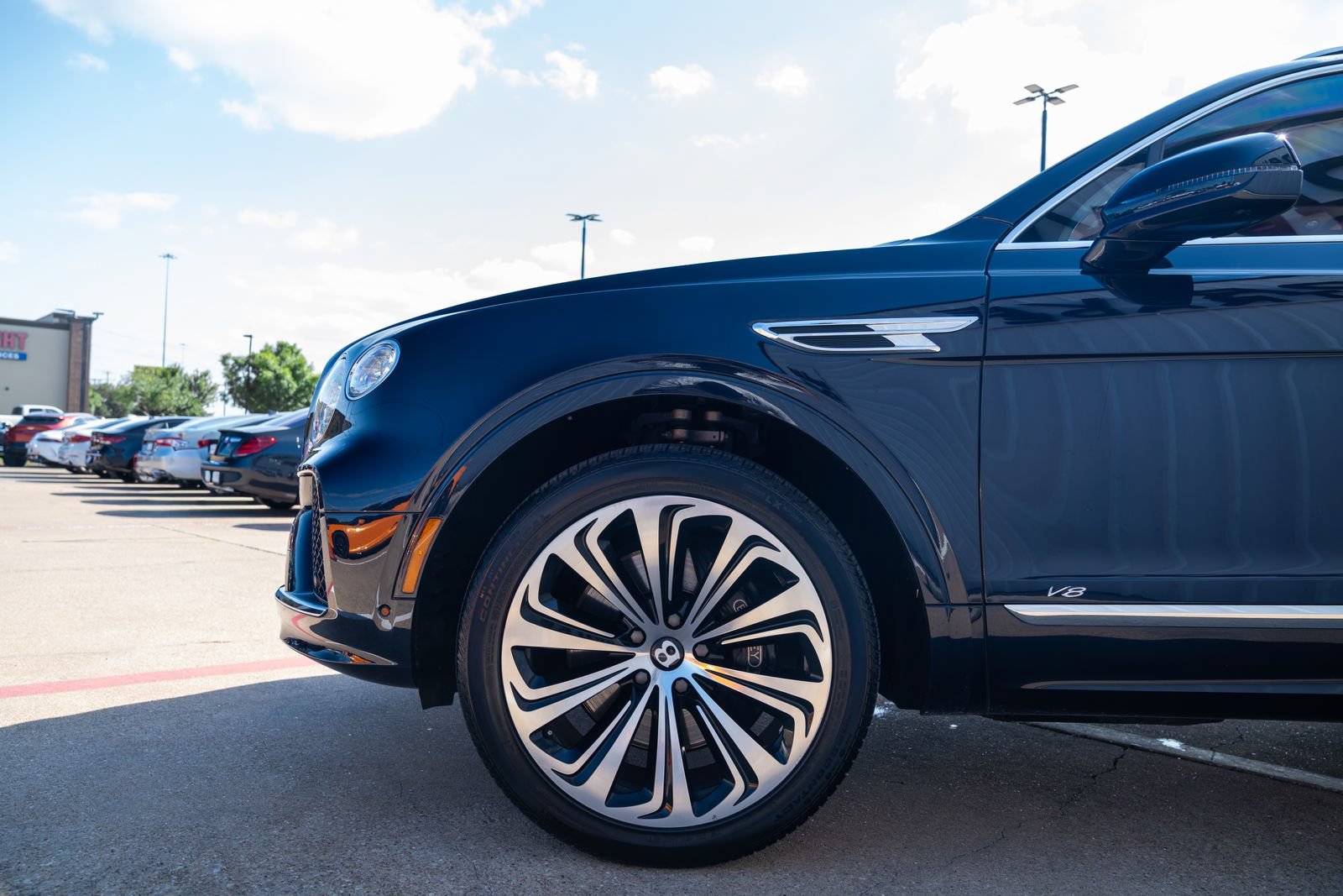 Used 2021 Bentley Bentayga AWD/4WD image 10