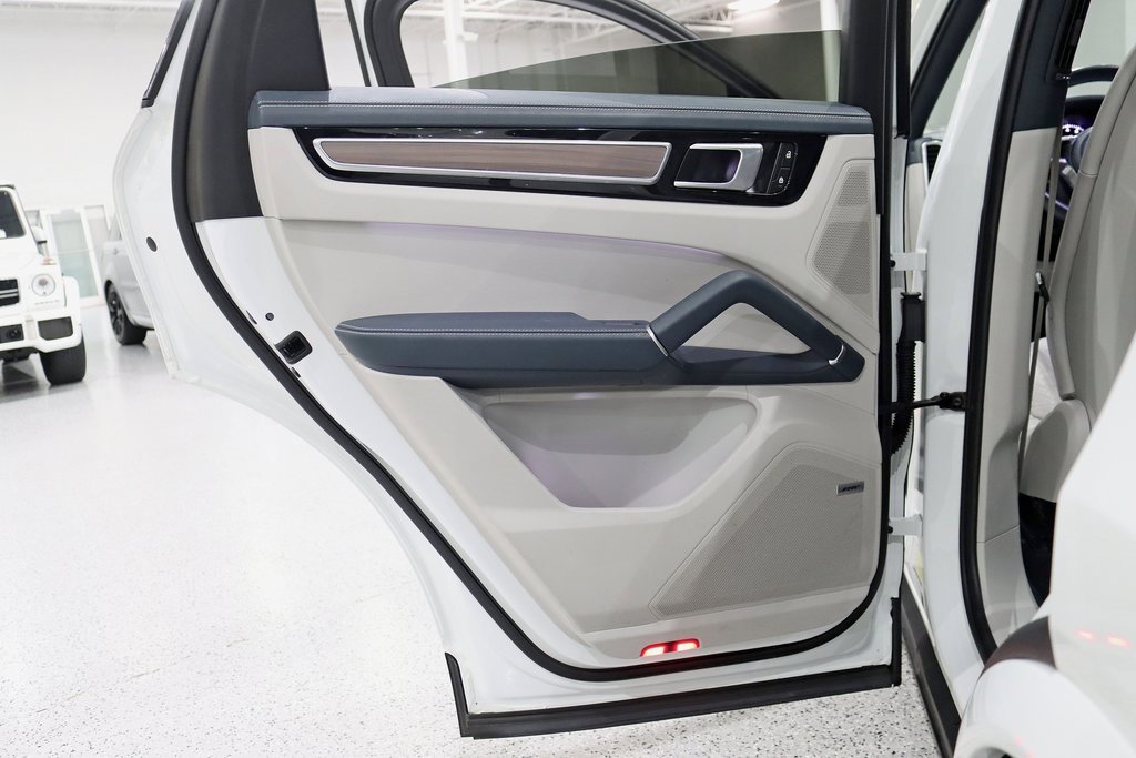 Used 2023 Porsche Cayenne Platinum Edition image 36