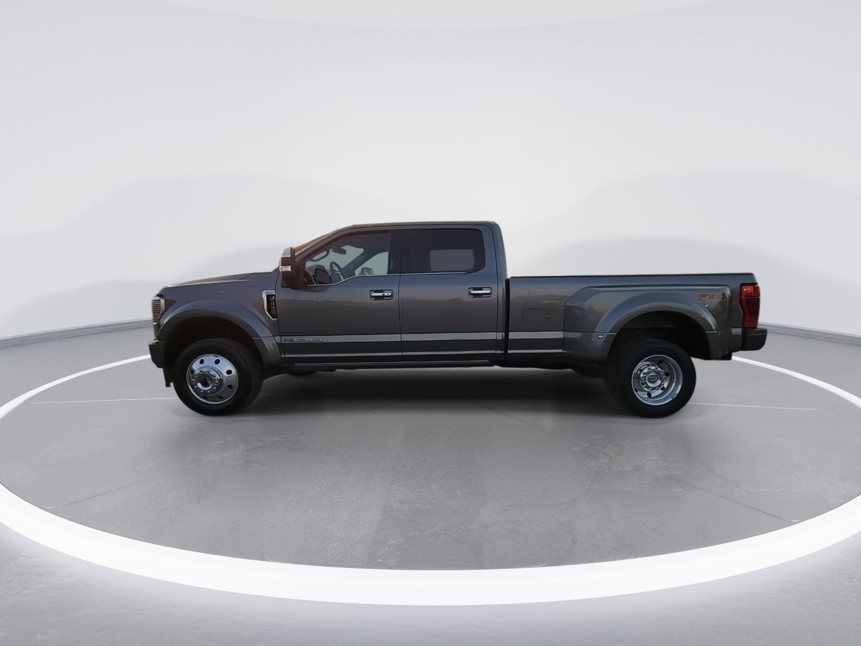 Used 2022 Ford F450 Platinum w/ FX4 Off-Road Package image 2