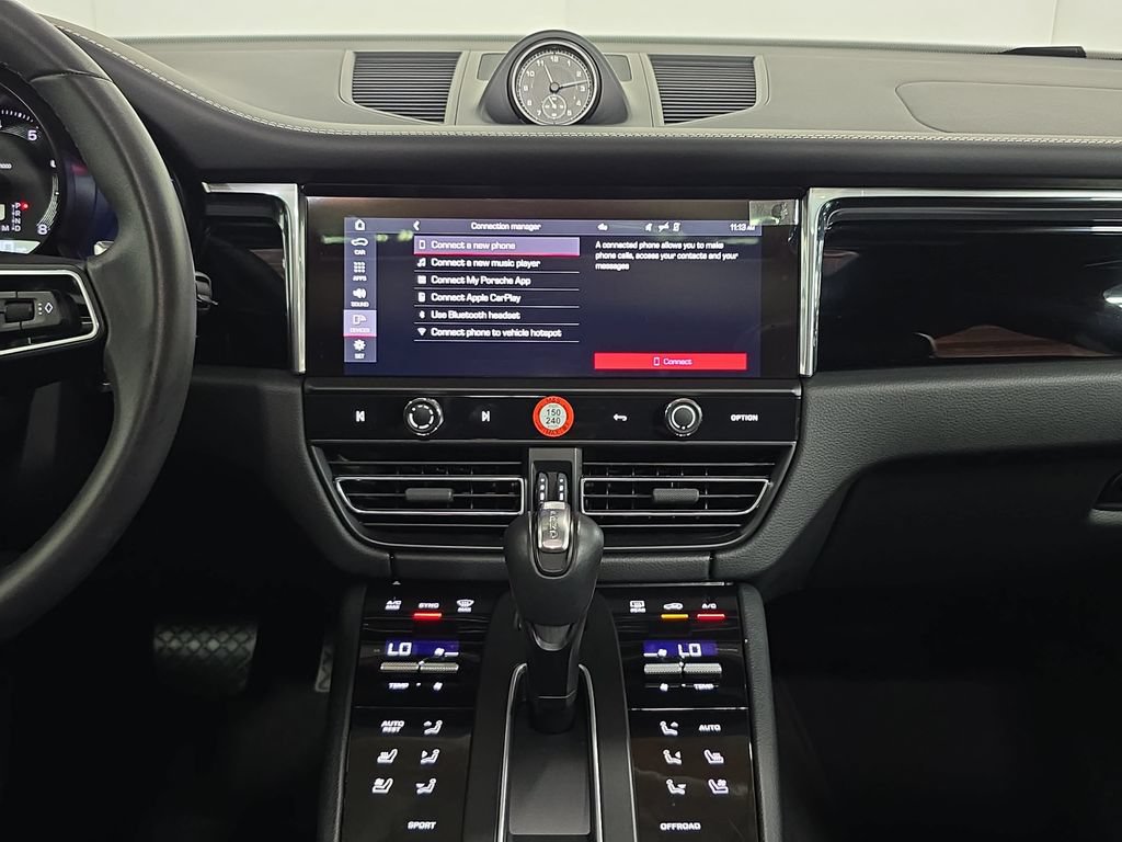 Certified 2025 Porsche Macan AWD/4WD image 16