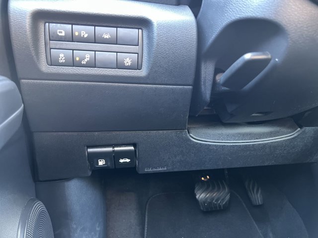 Used 2020 Nissan Kicks S image 18