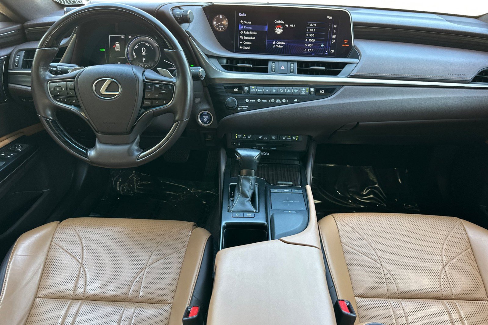 Used 2019 Lexus ES 300h Ultra Luxury w/ Accessory Package 2 FWD image 6