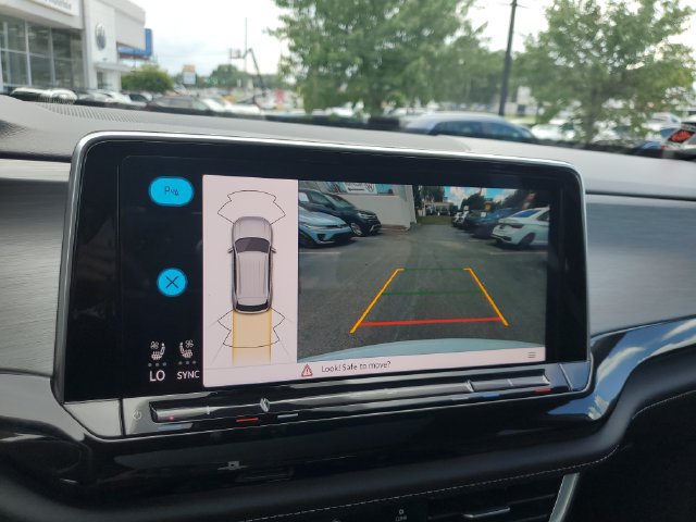 Certified 2025 Volkswagen Atlas Cross Sport SE w/ Panoramic Sunroof Package FWD image 32