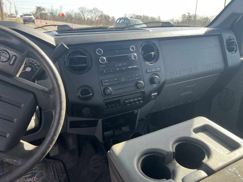 Used 2015 Ford F550 2WD Regular Cab Super Duty image 9