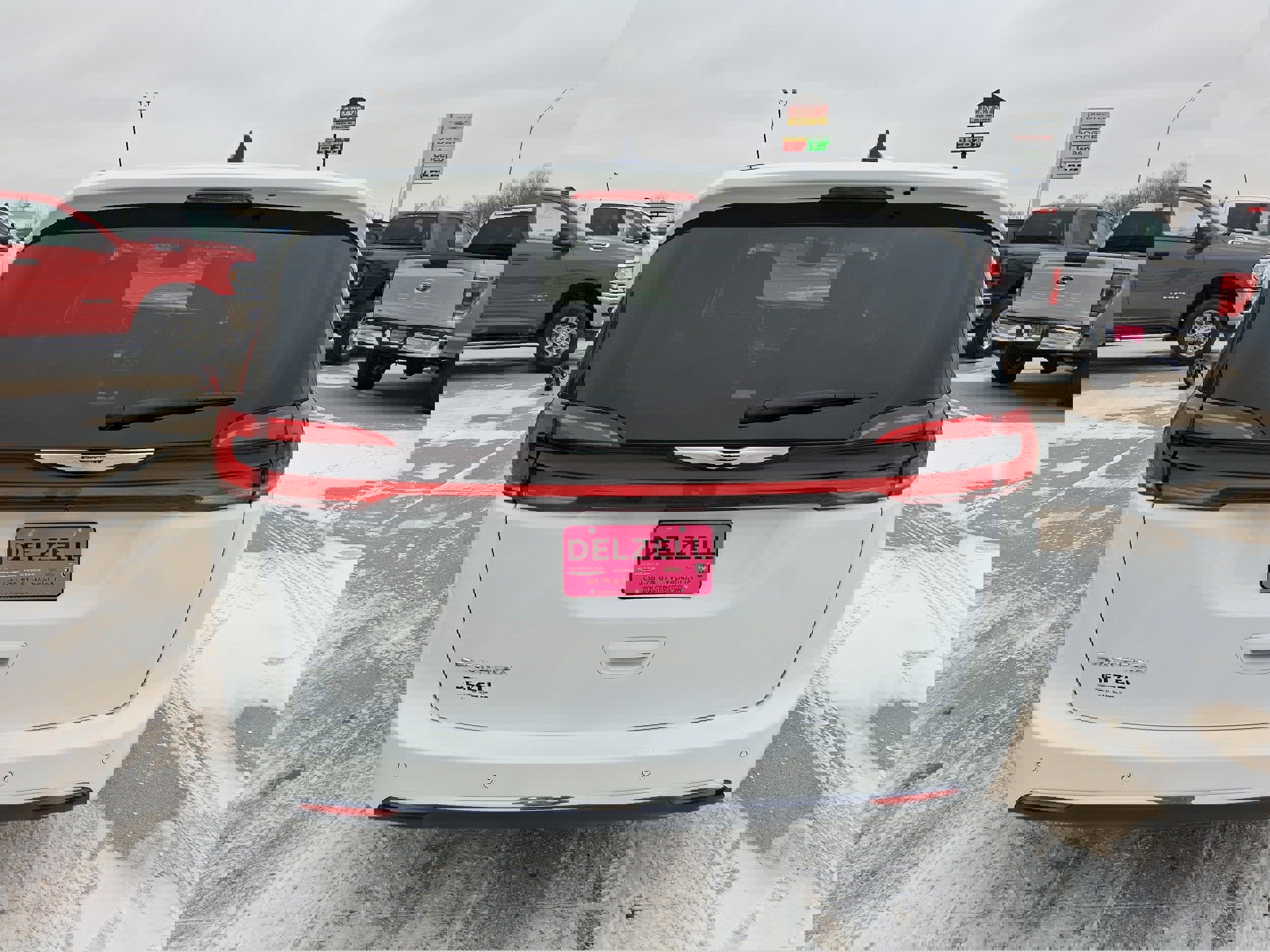 Used 2023 Chrysler Pacifica Touring-L FWD image 7