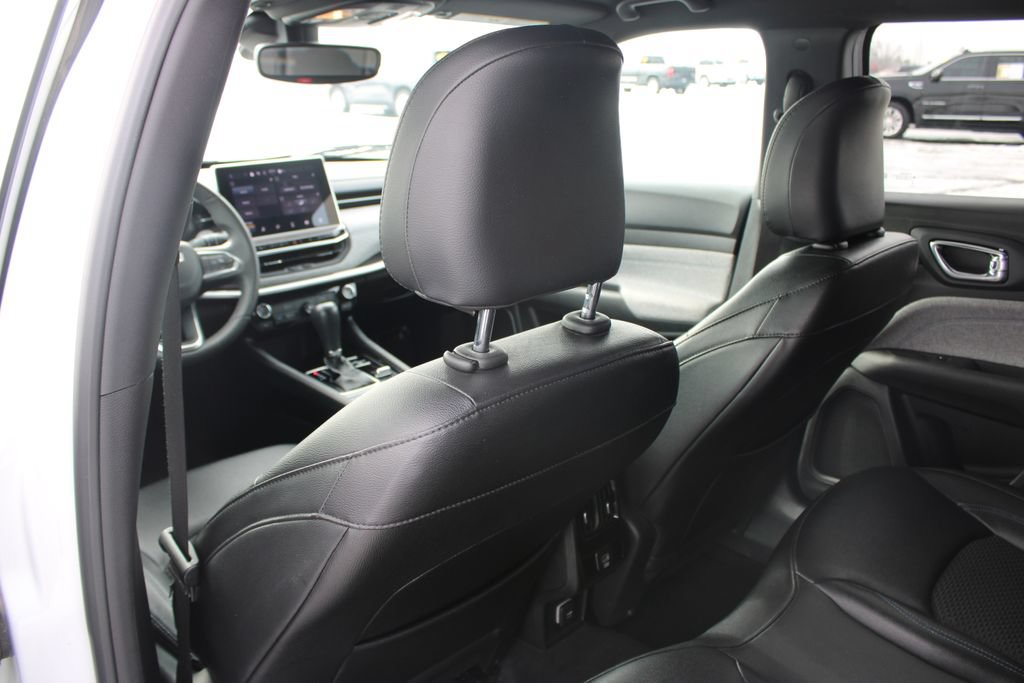 Used 2024 Jeep Compass Latitude AWD/4WD image 22