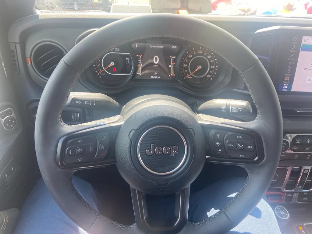 Used 2025 Jeep Gladiator Mojave AWD/4WD image 38