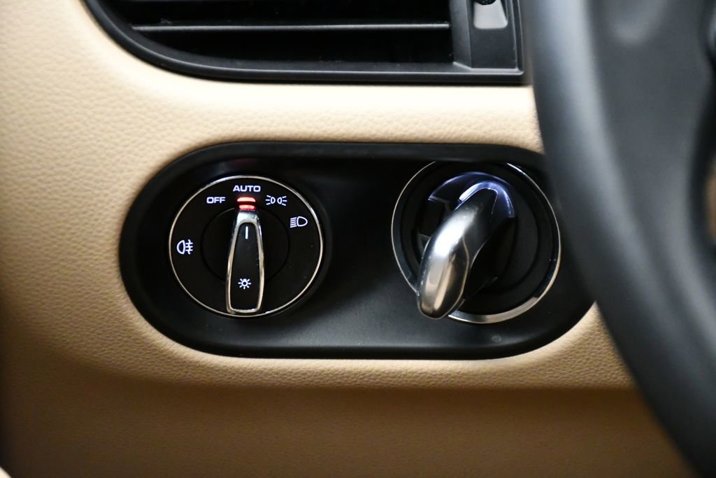 Used 2022 Porsche Macan image 26