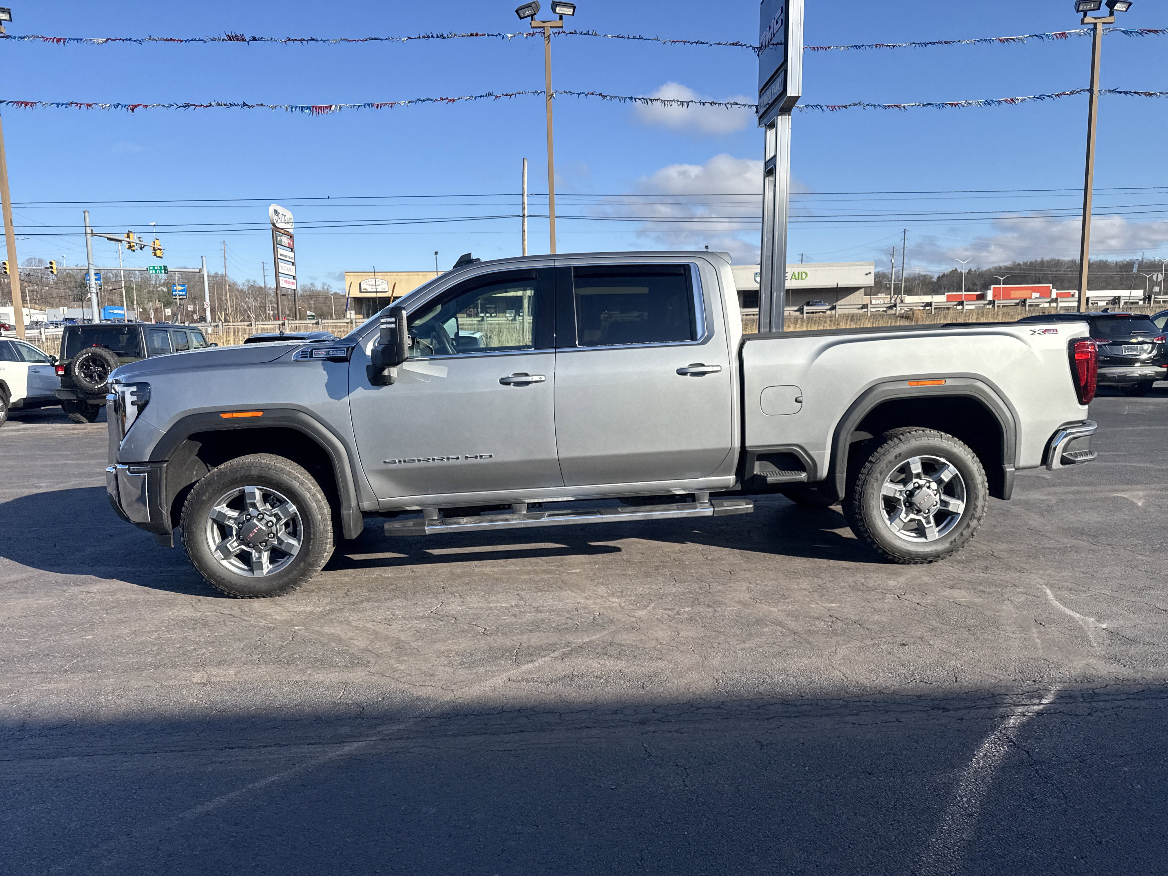 Used 2025 GMC Sierra 2500 SLE w/ SLE Value Package; AWD/4WD image 7