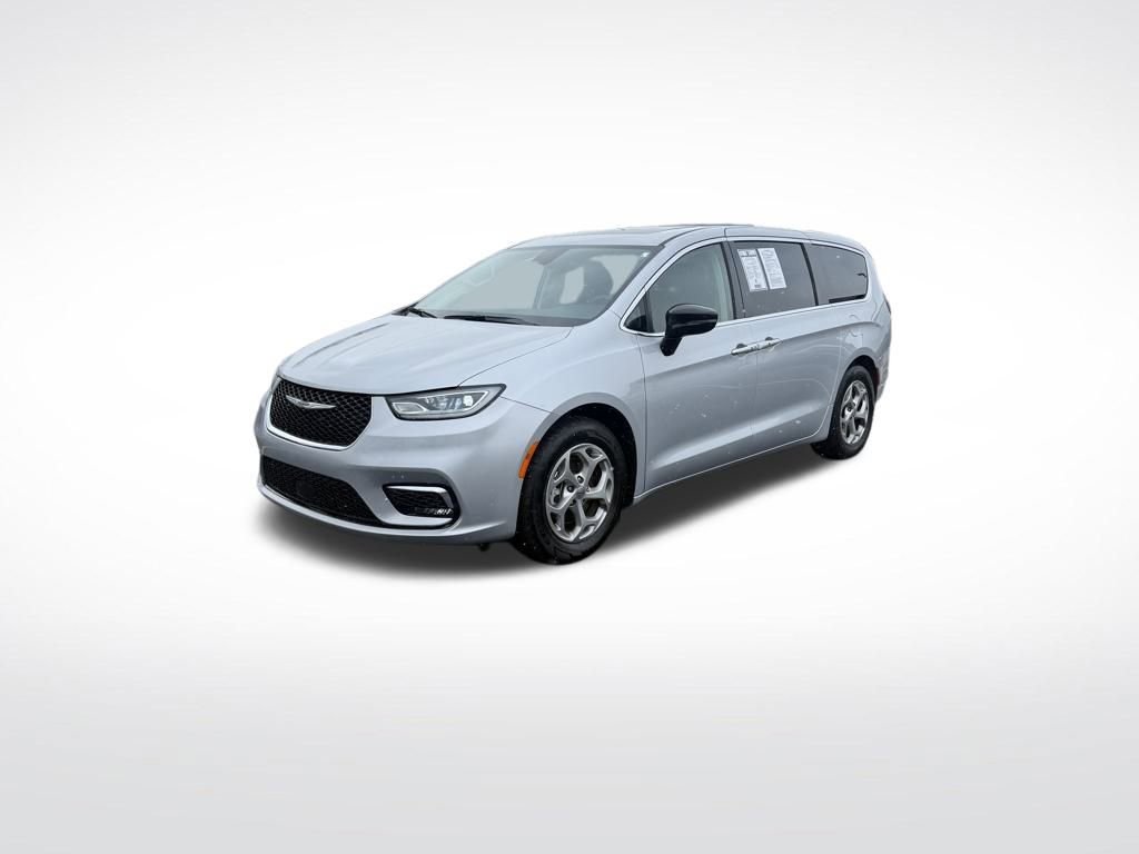 Used 2024 Chrysler Pacifica Limited image 3