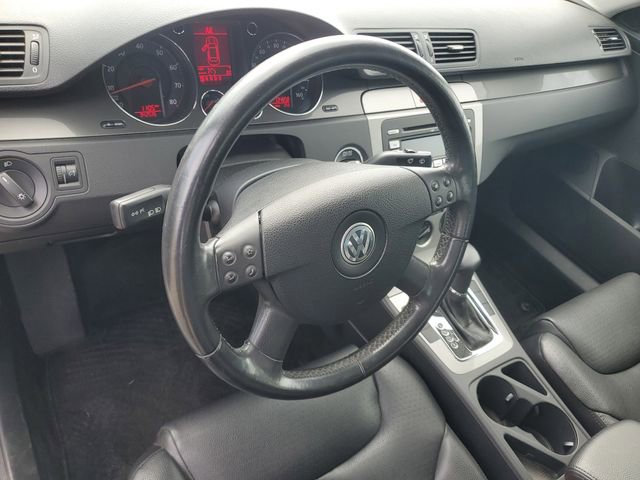 Used 2007 Volkswagen Passat Wolfsburg Edition FWD image 11