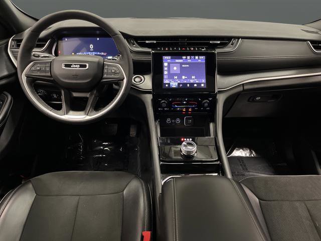 Used 2023 Jeep Grand Cherokee Altitude image 5