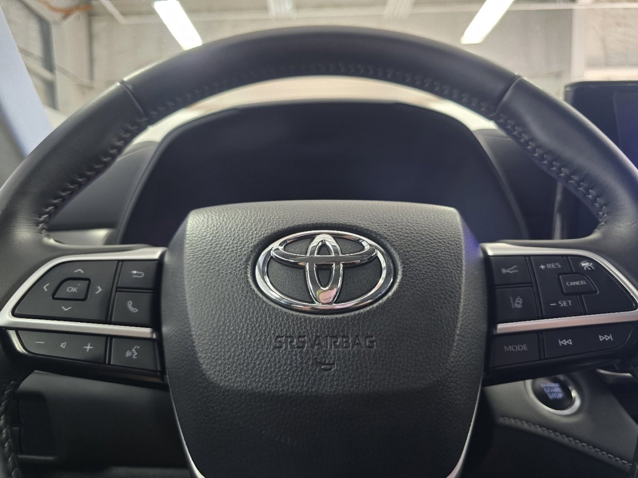 Certified 2025 Toyota Highlander LE FWD image 23