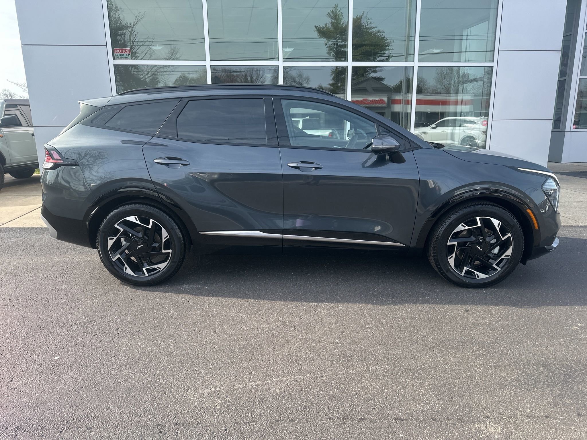 Used 2025 Kia Sportage SX FWD image 2