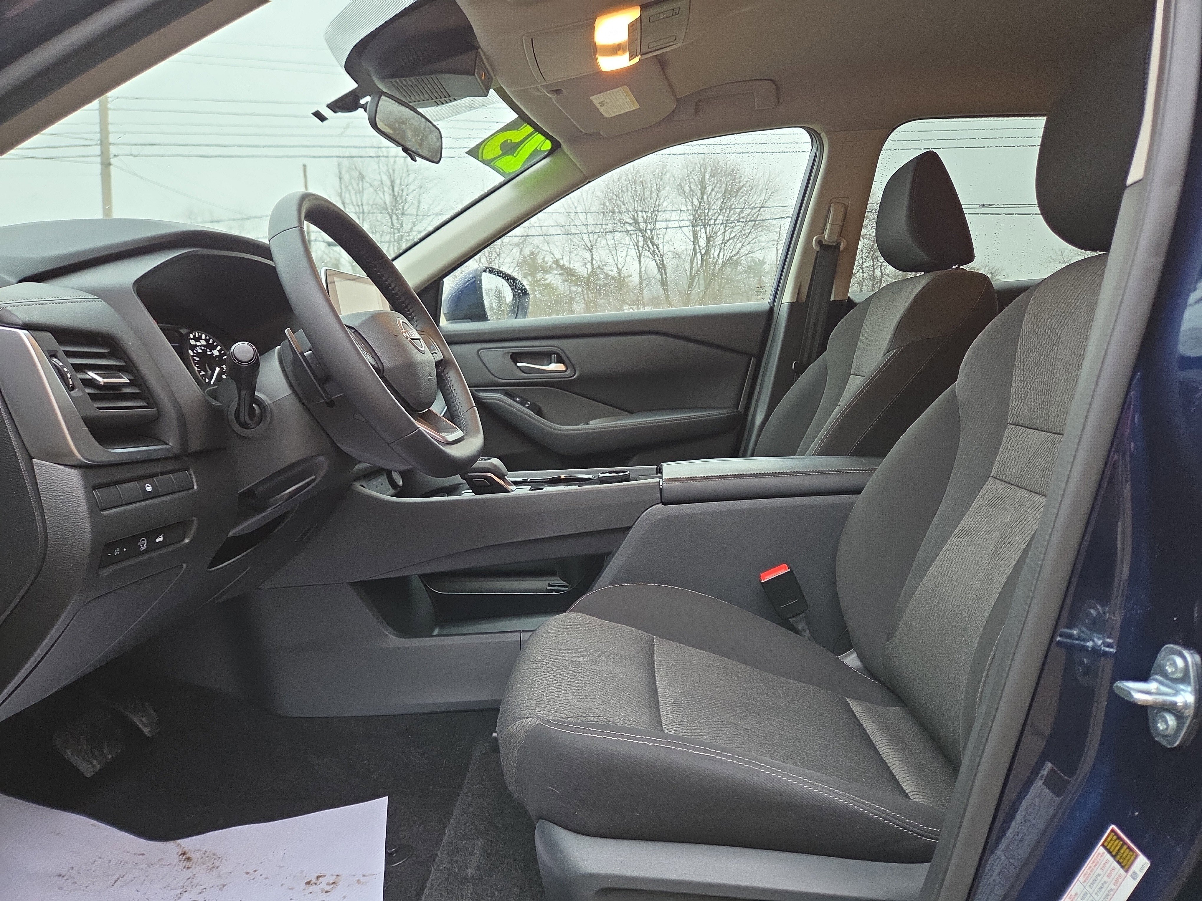 Used 2025 Nissan Rogue SV image 12