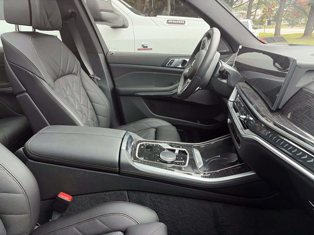 Used 2026 BMW X5 xDrive40i w/ M Sport Package AWD/4WD image 11