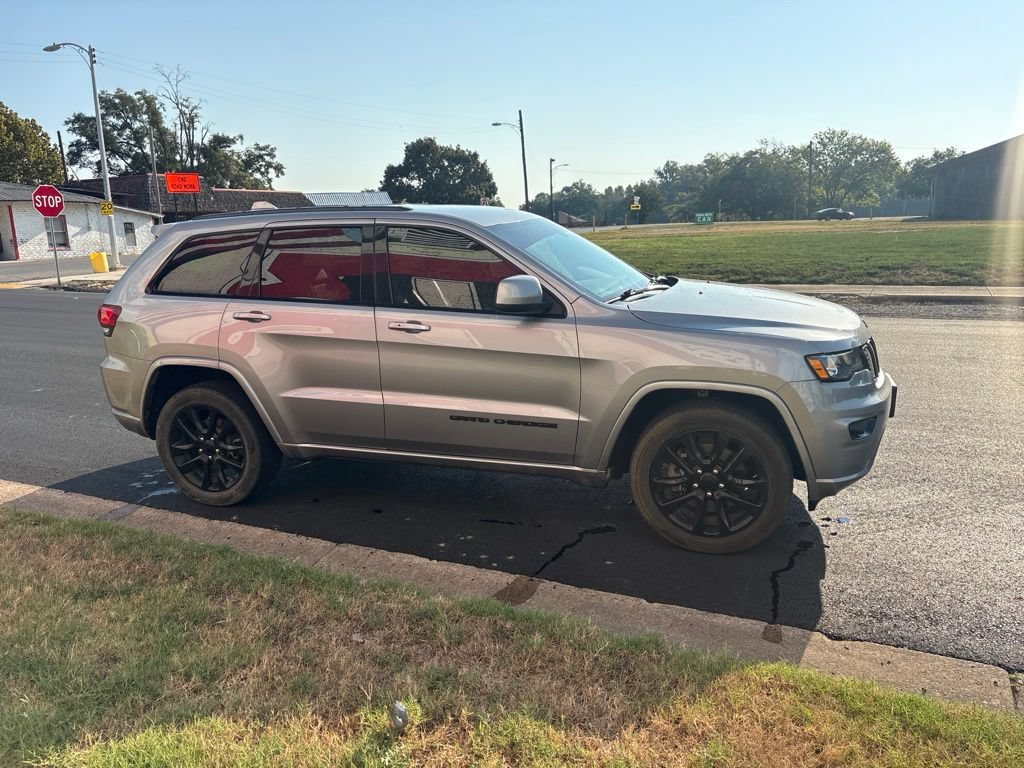 Used 2021 Jeep Grand Cherokee Laredo X RWD image 7